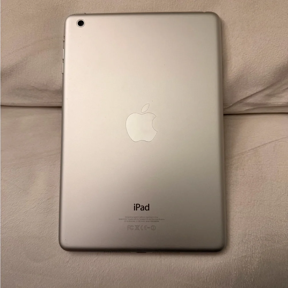 Apple iPad Mini 1st Generation 16GB in Silver